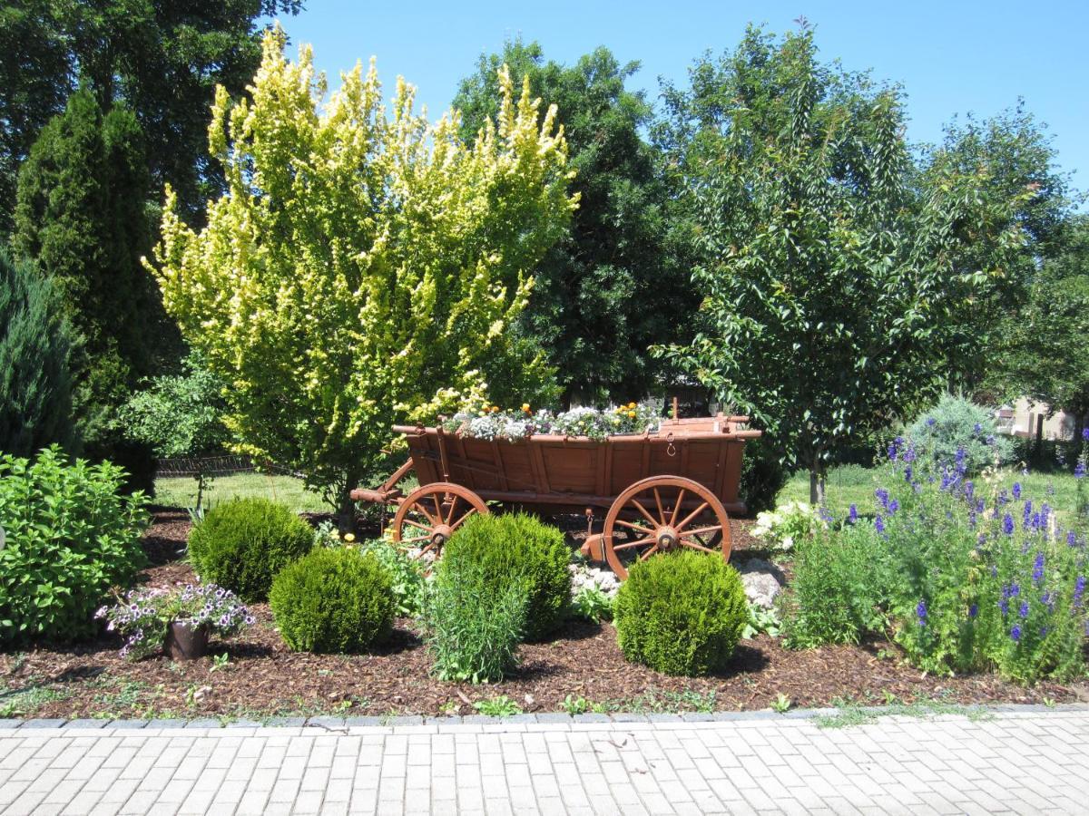 Ferienwohnung Im Schlossgarten Herbsleben Bagian luar foto