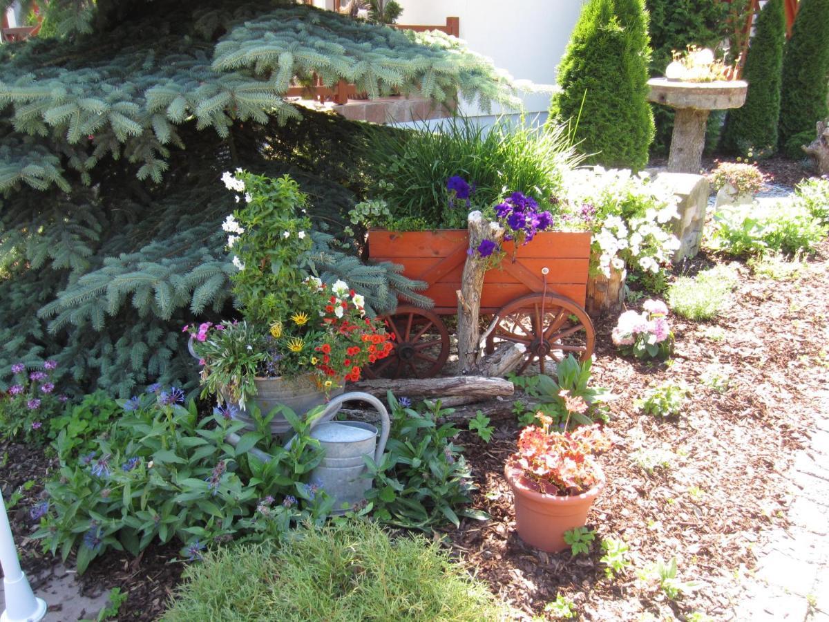 Ferienwohnung Im Schlossgarten Herbsleben Bagian luar foto