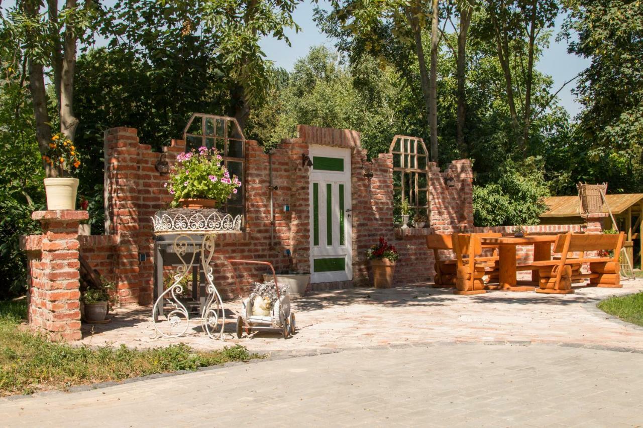 Ferienwohnung Im Schlossgarten Herbsleben Bagian luar foto